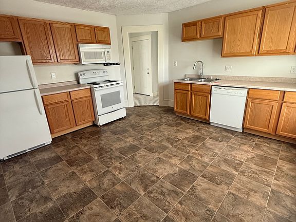 4th image of 643 Hawthorne St NE APT 2