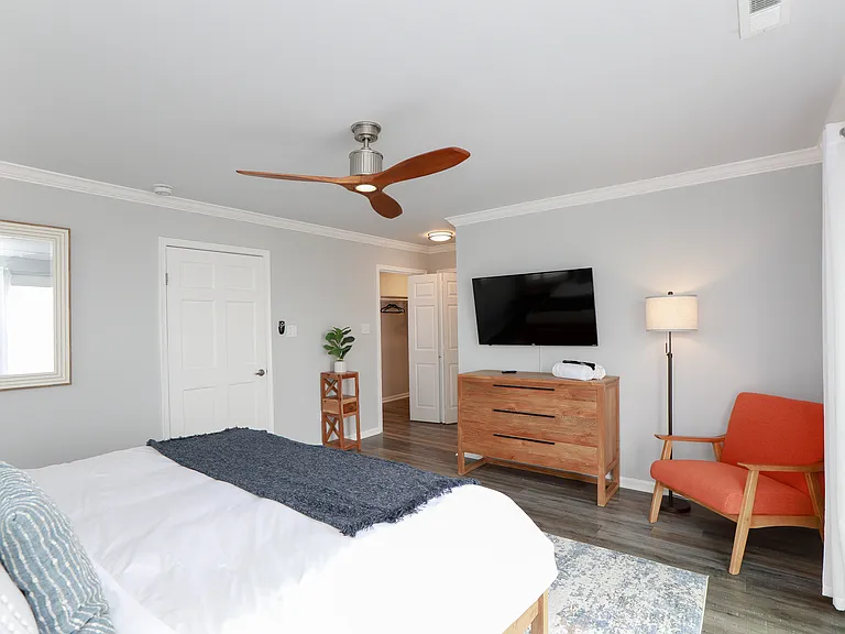 810 W Ocean View Ave #B — Photo 46