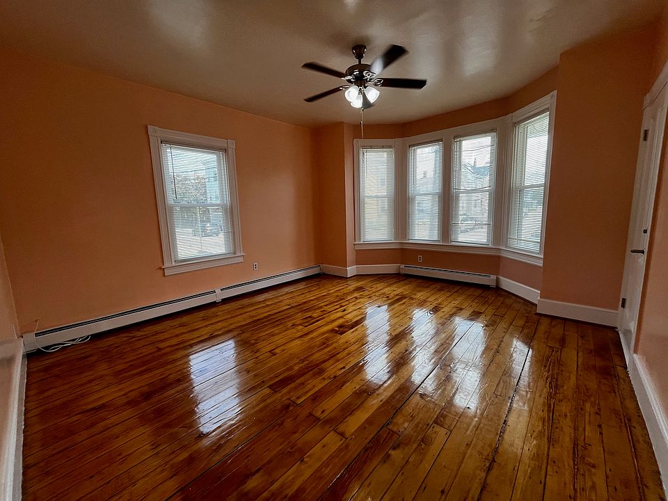 1st image of 362 Lonsdale Ave Unit 1
