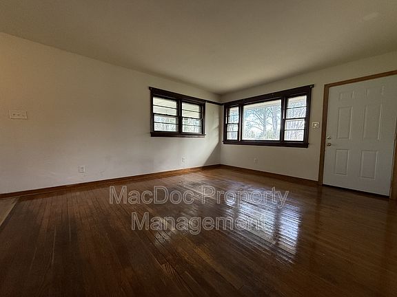 3rd image of 10532 Robert E Lee Dr