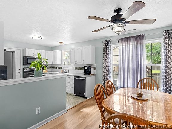 5th image of 549 Woodberry Cir