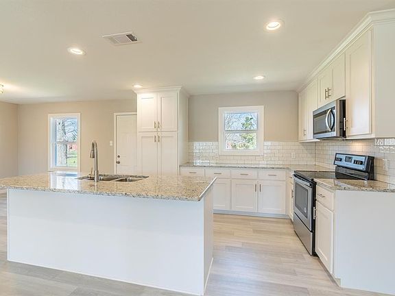 5th image of 3306 Horsley St
