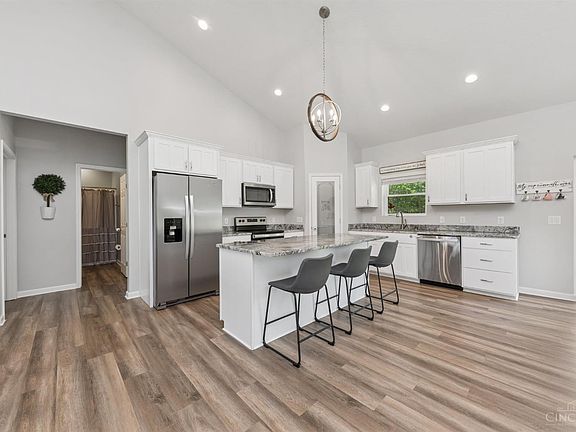 3rd image of 2942 Valerie Dr