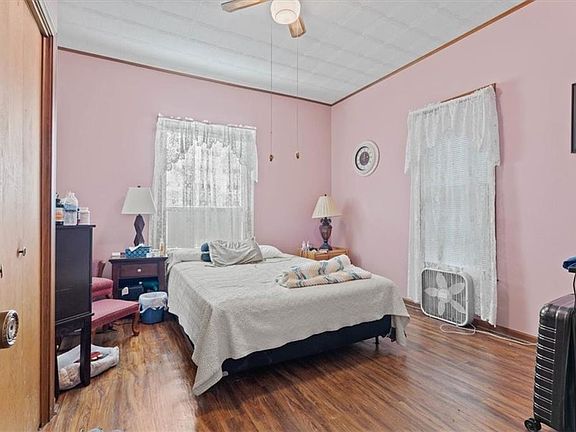 4th image of 1811 Pacific St