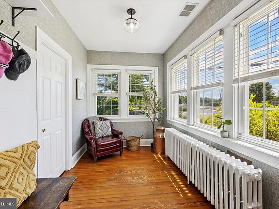 3rd image of 1101 Spruce Ave