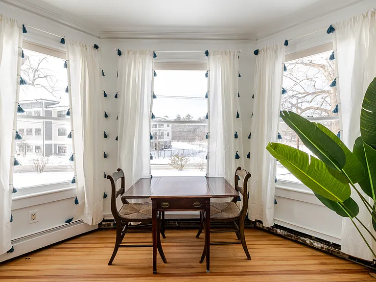 Main floor
Dining 2
Gaming Table