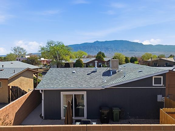 2nd image of 905 Los Reyes Ct SE