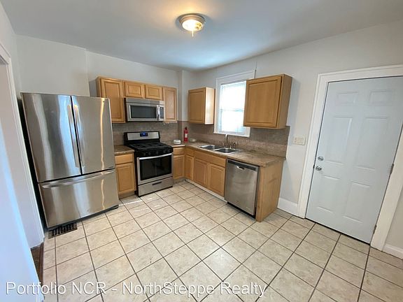 3rd image of 427 E Lane Ave #2878206