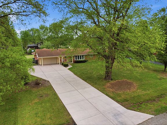 2nd image of 636 Clossey Dr