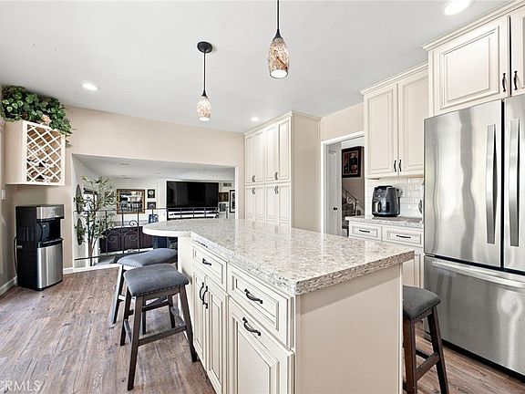 5th image of 10640 Sylvia Ave