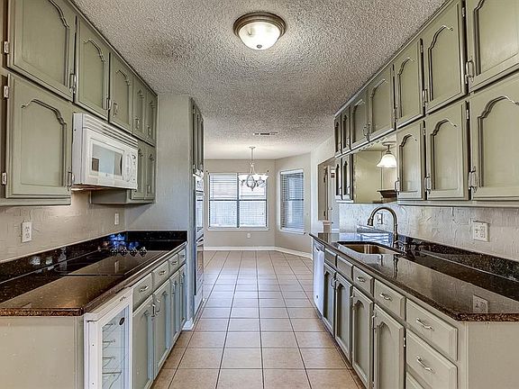 2nd image of 3811 Helmsford Dr