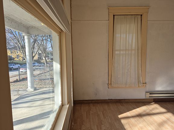 3rd image of 1205 Bank St #1205