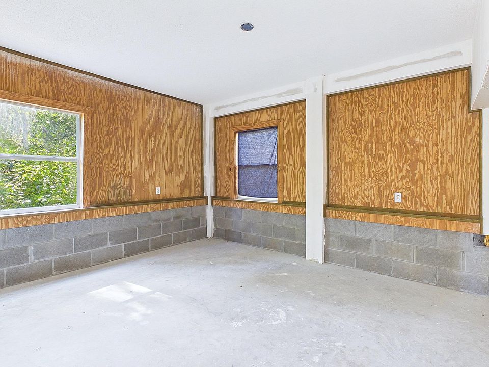 28th image of 117 Davis Dr