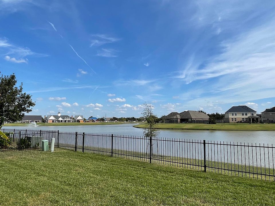 1st image of 823 Aqua Vista Ln