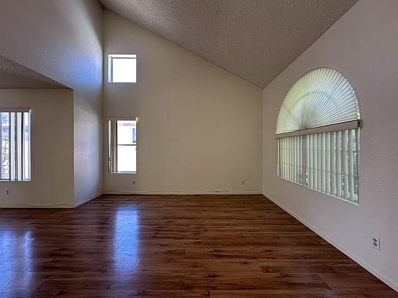 3rd image of 3221 Oyster Bay St
