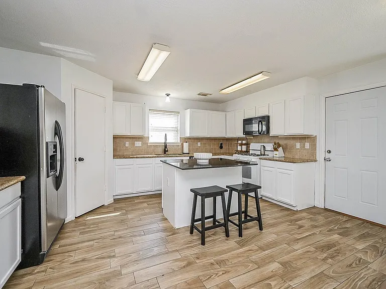 2534 Halstead Dr — Photo 14