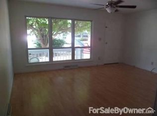 9 Churchill Dr, Chatham, IL 62629