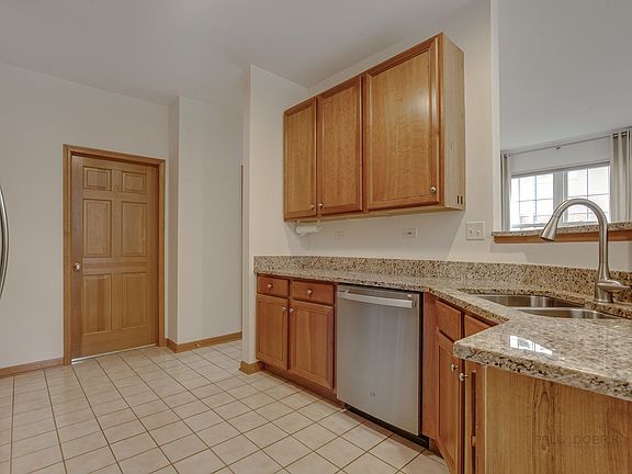 5th image of 462 Pine Lake Cir