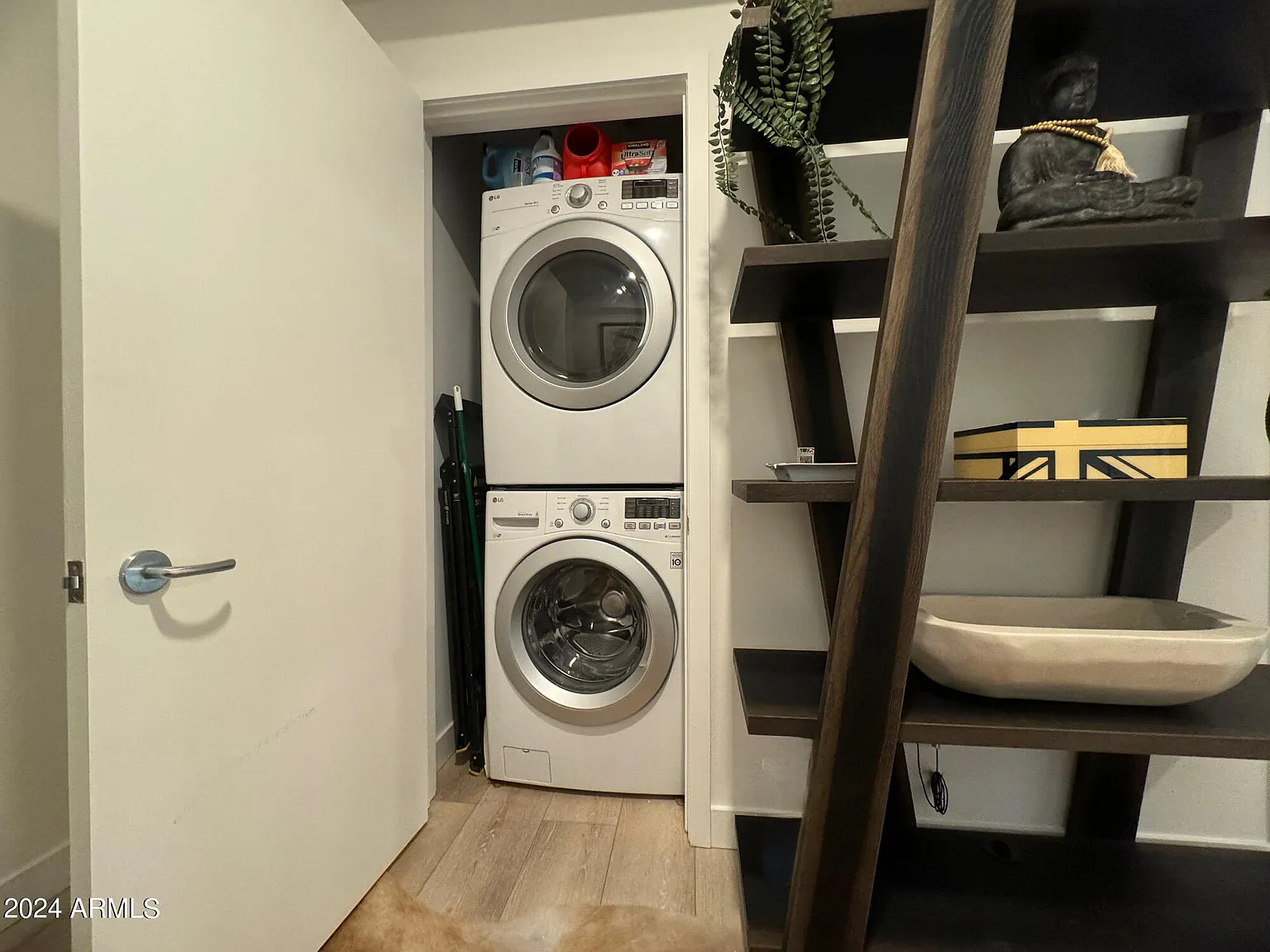 1 bed, 1.5 bath, 968 sqft, $4,000 — Photo 4