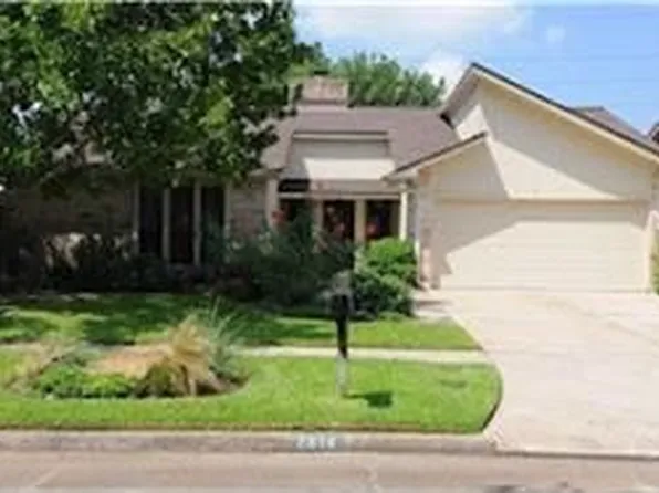 2814 Mesquite Dr, Sugar Land, TX 77479