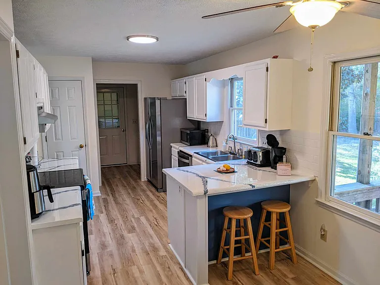 6415 Strawfield Dr — Photo 19