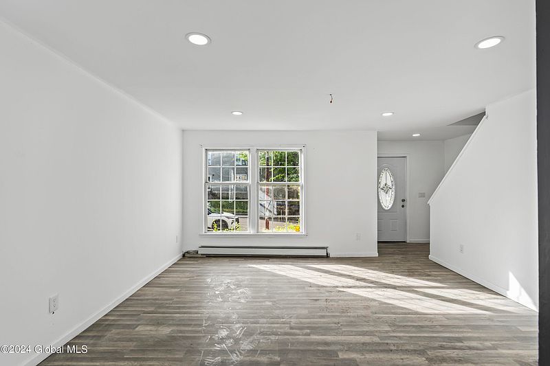 5th image of 555 Lark Drive