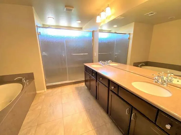 Private Bathroom with Bathtub