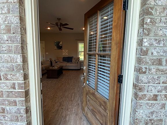 3rd image of 135 Shelbi Dr