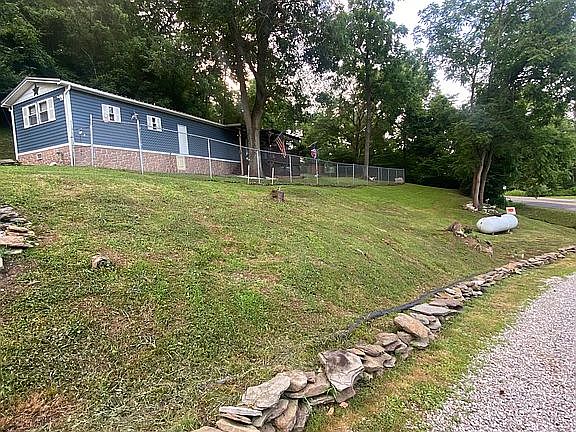 3rd image of 1109 Hills Bridge Rd