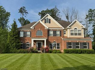 18 Walden Pl, Basking Ridge, NJ 07920