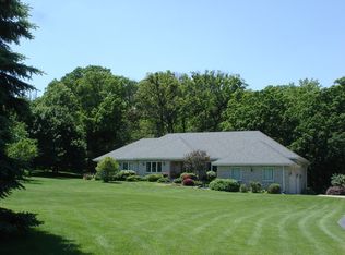 9N316 Oak Tree Ln, Elgin, IL 60124