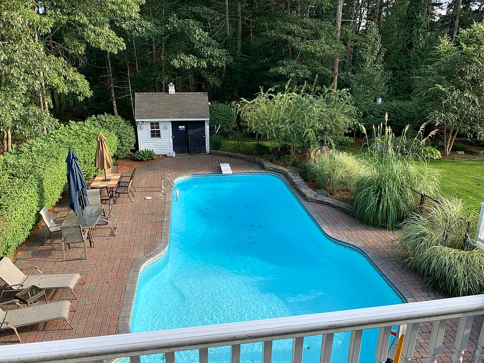 2nd image of 70 Wintergreen Ln