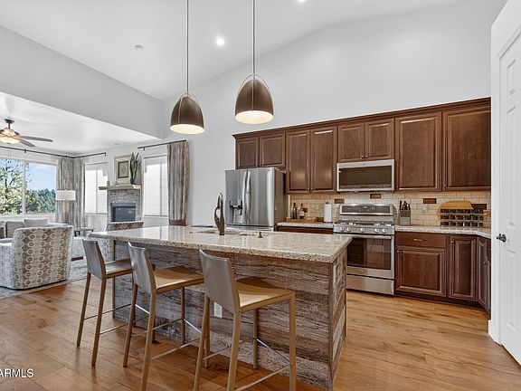 2nd image of 382 N MORIAH Drive