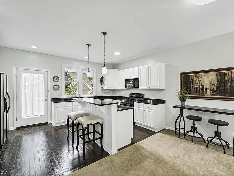 1501 Huntington Ln — Photo 5