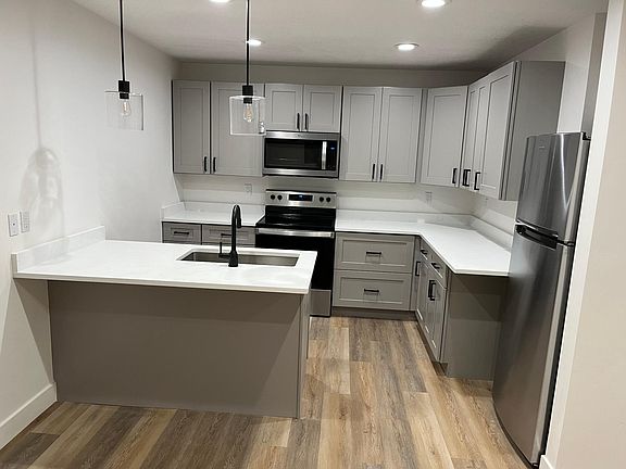 3rd image of 559 W 550 N