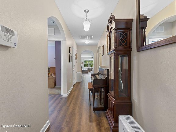 3rd image of 1327 Lexington Sq SW