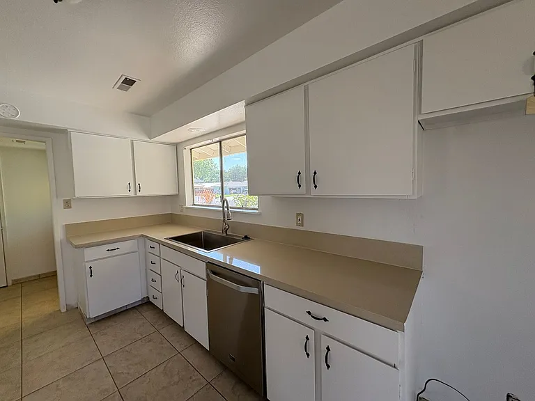 202 Terrace Dr — Photo 5