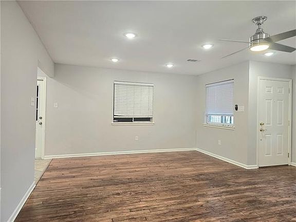 4th image of 4824 Wade Dr