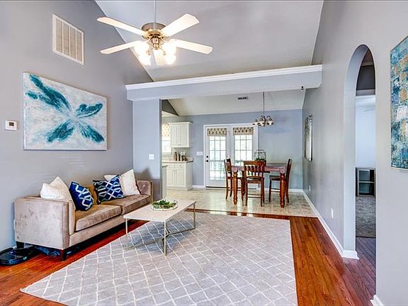 2nd image of 921 Sweetgrass Ln