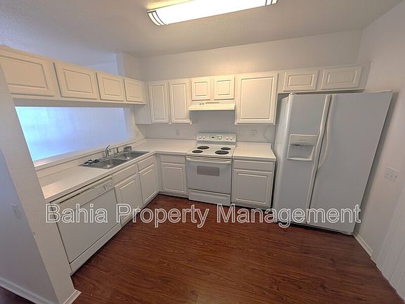 4th image of 2327 Lake Woodberry Cir