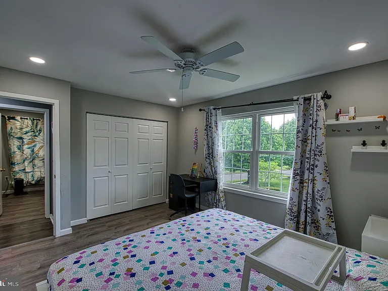139 Mallard Dr W — Photo 30