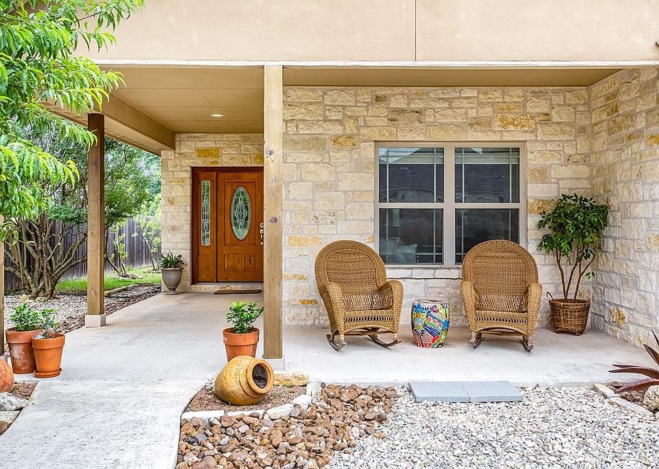1st image of 813 Dogwood Ln