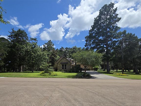 4th image of 901 N Falls Dr