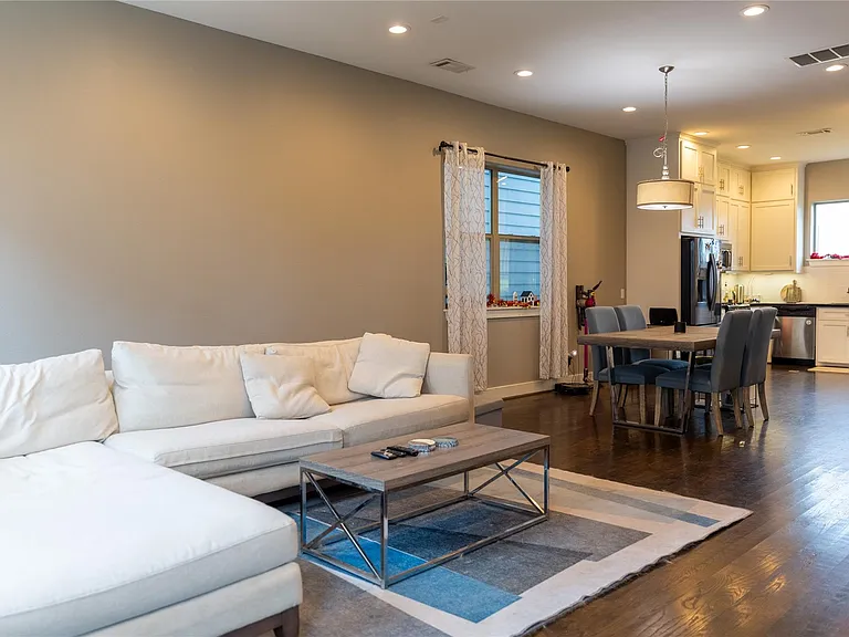 2903 Blodgett St — Photo 13