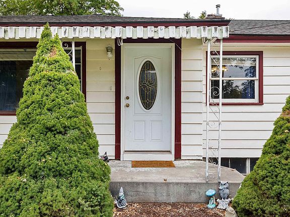 2nd image of 161 8th Ave E