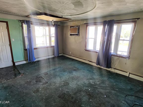 5th image of 102 Butler St