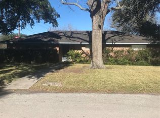 214 W Barrow St, Dayton, TX 77535