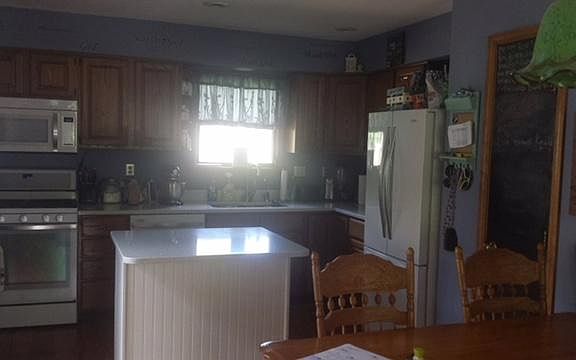 3rd image of 7958 Hillcrest Dr