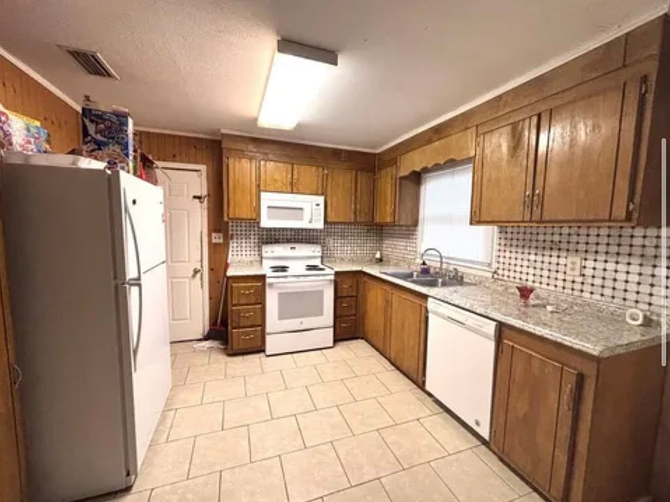 2nd image of 205 Price St