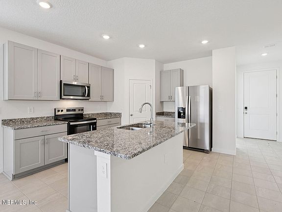 5th image of 7418 EVERETT FOREST Drive